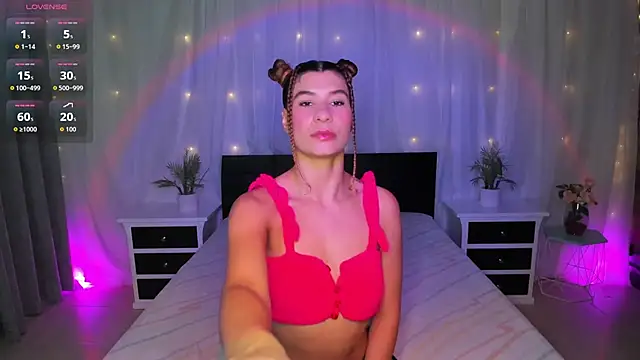 Snapshot of Evolet_Bee chatting on 11/04/25, 01:37 Evolet Bee online show from 11/04/25, 01:37