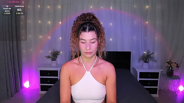 Snapshot of Evolet_Bee chatting on 11/29/25, 01:22 Evolet Bee online show from 11/29/25, 01:22