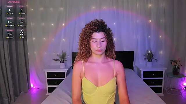 Snapshot of Evolet_Bee chatting on 11/01/25, 01:16 Evolet Bee online show from 11/01/25, 01:16