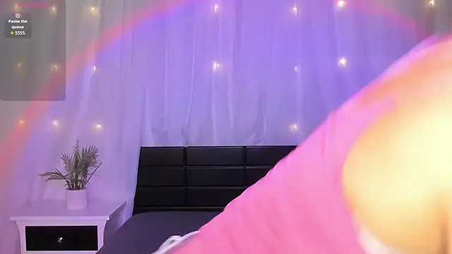 Snapshot of Evolet_Bee chatting on 11/12/25, 01:26 Evolet Bee online show from 11/12/25, 01:26