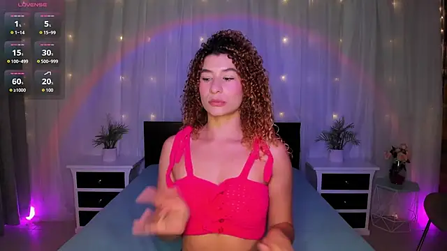 Snapshot of Evolet_Bee chatting on 12/15/25, 11:38 Evolet Bee online show from 12/15/25, 11:38