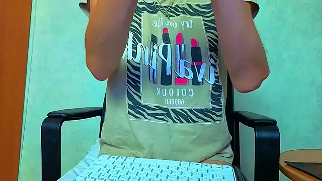 Bom Mia Bom online show from 07/17/26, 12:30