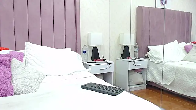 AriannaAdames online show from 12/18/25, 06:56