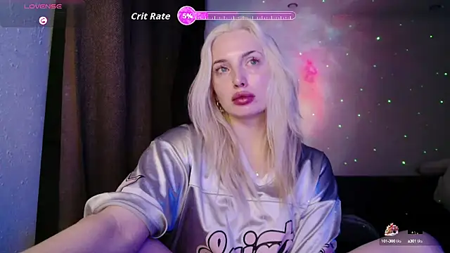 Snapshot of SpaceMarsi chatting on 10/10/25, 08:09 SpaceMarsi online show from 10/10/25, 08:09