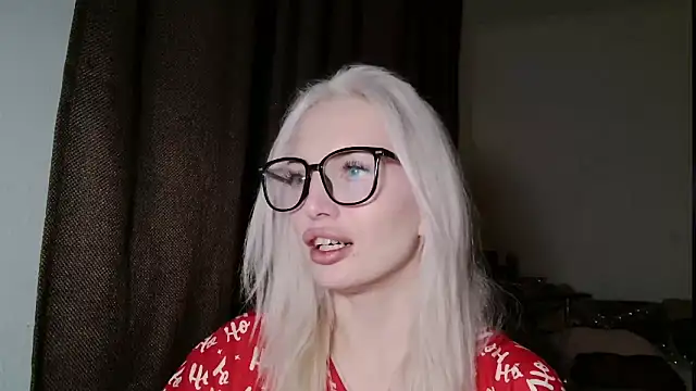 Snapshot of SpaceMarsi chatting on 01/11/26, 12:06 SpaceMarsi online show from 01/11/26, 12:06