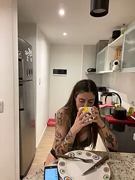 Snapshot of ferchule7 chatting on 11/11/25, 10:47 ferchule7 online show from 11/11/25, 10:47