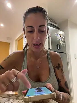 ferchule7 online show from 04/15/26, 12:49