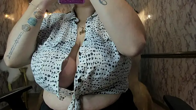 Snapshot of irenne_wilsonn chatting on 09/25/25, 12:33 irenne wilsonn online show from 09/25/25, 12:33