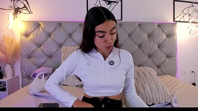 Naughty Couple83 online show from 04/15/26, 04:44