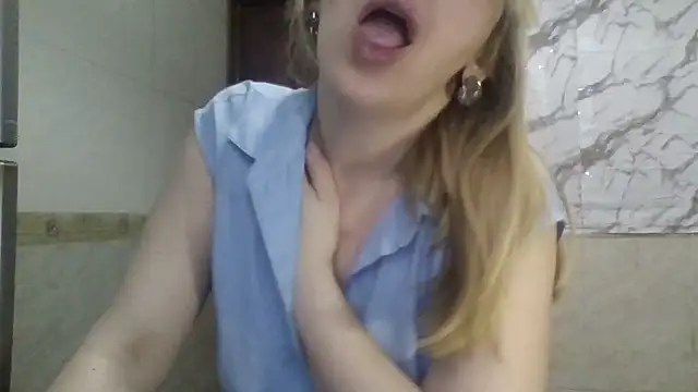 Snapshot of MiyaHottie chatting on 02/15/26, 02:45 MiyaHottie online show from 02/15/26, 02:45