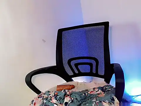 Snapshot of your_hottest_kim chatting on 03/16/26, 05:44 your hottest kim online show from 03/16/26, 05:44