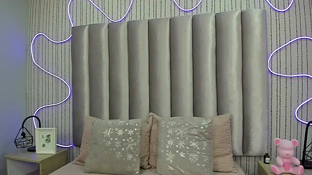 SamanthaPeachss online show from 01/10/26, 12:00