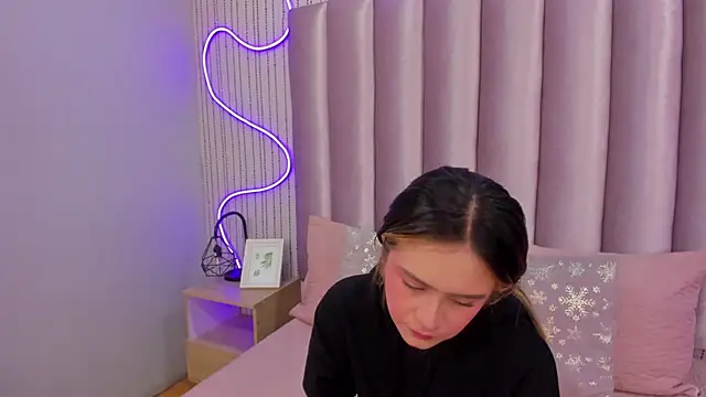 SamanthaPeachss online show from 11/18/25, 12:19