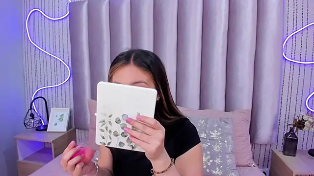 SamanthaPeachss online show from 11/11/25, 11:49