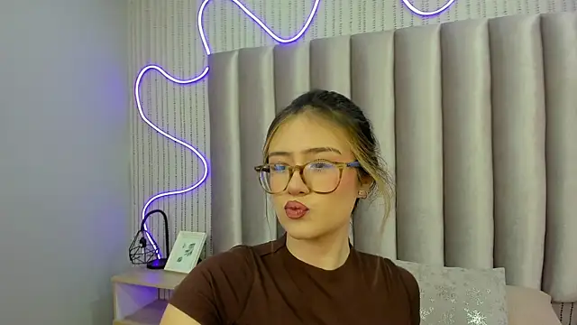 SamanthaPeachss online show from 12/01/25, 12:39