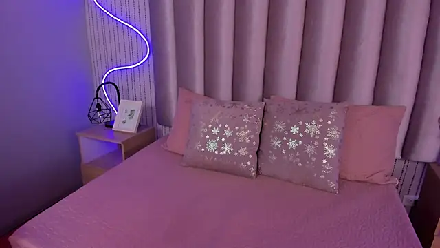 SamanthaPeachss online show from 10/21/25, 12:04