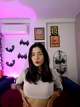 mishelkrave  online show from 10/28/25, 10:20