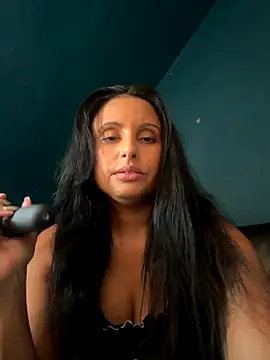 Snapshot of Angelaarayexx chatting on 09/25/25, 10:54 Angelaarayexx online show from 09/25/25, 10:54