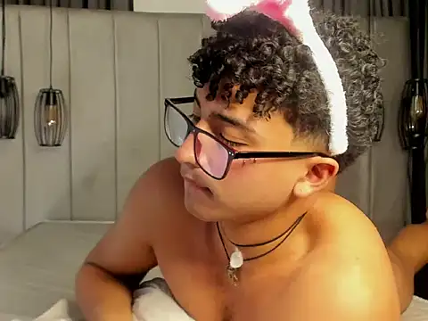 Valentin0 3 online show from 11/10/25, 07:08