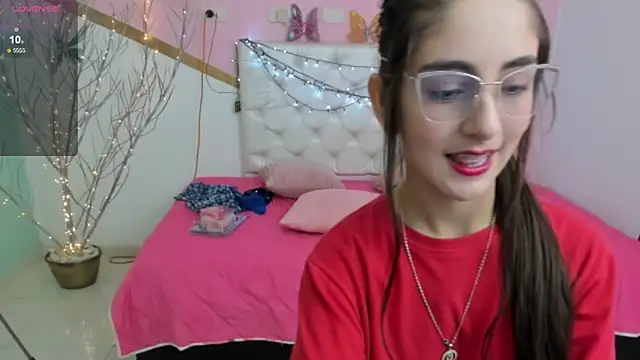 Snapshot of sofi_san chatting on 10/24/25, 02:05 sofi san online show from 10/24/25, 02:05