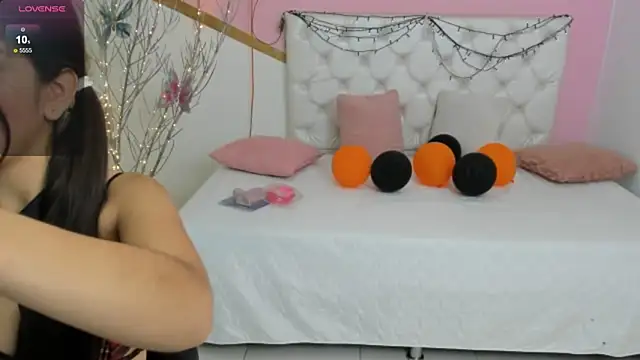 Snapshot of sofi_san chatting on 11/07/25, 02:10 sofi san online show from 11/07/25, 02:10