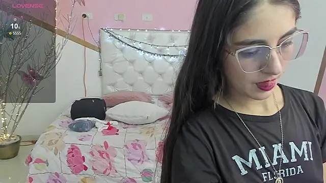 Snapshot of sofi_san chatting on 12/02/25, 02:08 sofi san online show from 12/02/25, 02:08