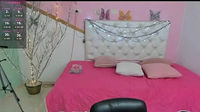 Snapshot of sofi_san chatting on 10/30/25, 02:14 sofi san online show from 10/30/25, 02:14