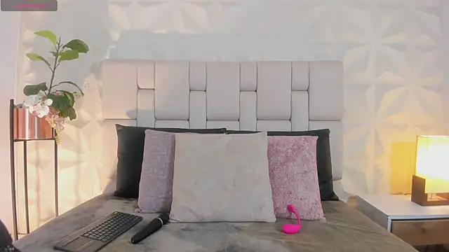 scarlettadams   online show from 10/30/25, 12:03