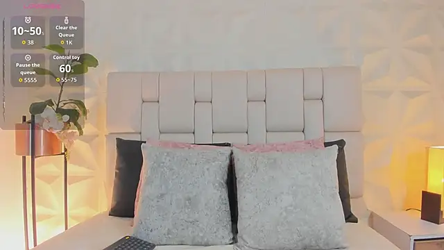 scarlettadams   online show from 12/01/25, 12:17