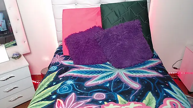 elapetitie online show from 11/06/25, 05:44