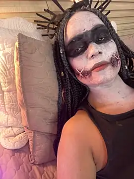 Samara Hadi  online show from 10/26/25, 10:54