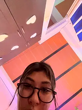 Snapshot of emilysofiia chatting on 10/04/25, 08:54 emilysofiia online show from 10/04/25, 08:54