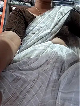 Snapshot of indianhotwife639 chatting on 10/06/25, 07:20 indianhotwife639 online show from 10/06/25, 07:20