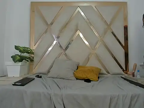 Snapshot of arielasm chatting on 10/24/25, 12:59 arielasm online show from 10/24/25, 12:59