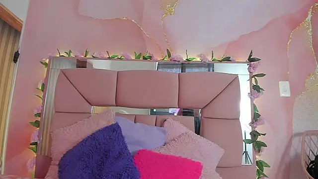 Mila grace  online show from 05/13/26, 06:26
