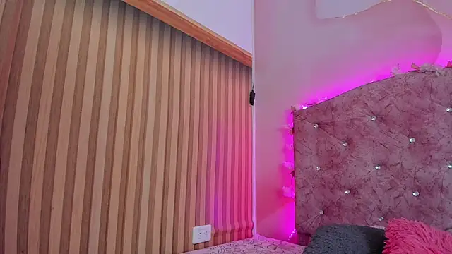 Mila grace  online show from 04/14/26, 06:24