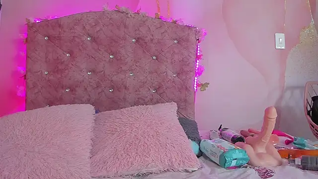 Mila grace  online show from 04/15/26, 06:34