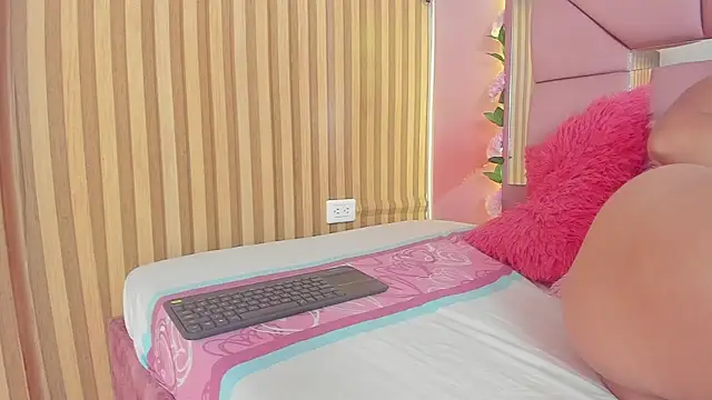 Mila grace  online show from 04/23/26, 06:31