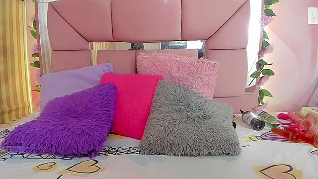Mila grace  online show from 06/08/26, 06:30