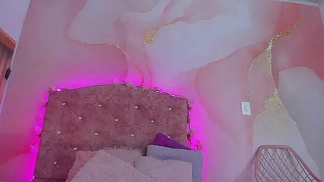 Mila grace  online show from 10/31/25, 06:37