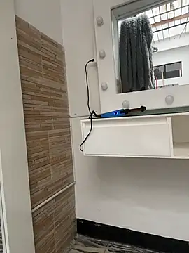 Snapshot of MaddyGray_ chatting on 11/29/25, 06:08 MaddyGray online show from 11/29/25, 06:08