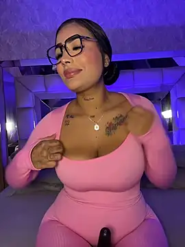 Snapshot of MaddyGray_ chatting on 12/03/25, 07:13 MaddyGray online show from 12/03/25, 07:13