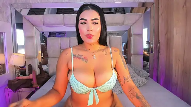 Snapshot of MaddyGray_ chatting on 11/21/25, 07:13 MaddyGray online show from 11/21/25, 07:13