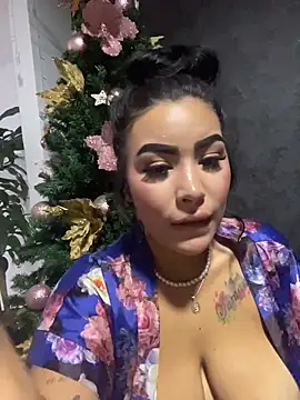 Snapshot of MaddyGray_ chatting on 12/04/25, 07:18 MaddyGray online show from 12/04/25, 07:18