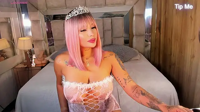 Snapshot of MaddyGray_ chatting on 10/18/25, 06:21 MaddyGray  online show from 10/18/25, 06:21