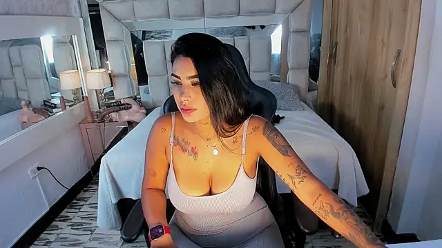 Snapshot of MaddyGray_ chatting on 09/19/25, 07:07 MaddyGray  online show from 09/19/25, 07:07