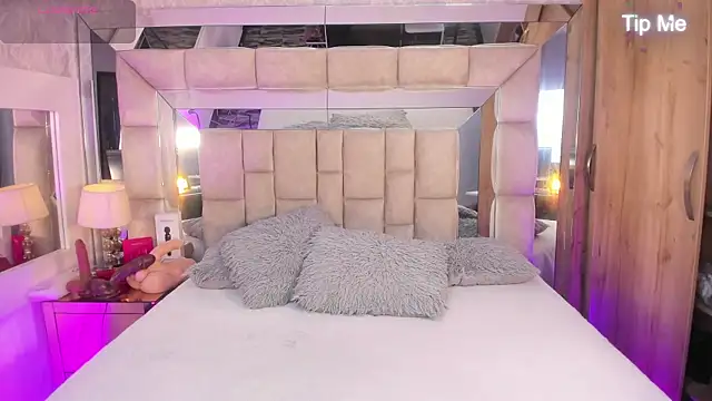 Snapshot of MaddyGray_ chatting on 11/08/25, 06:22 MaddyGray online show from 11/08/25, 06:22