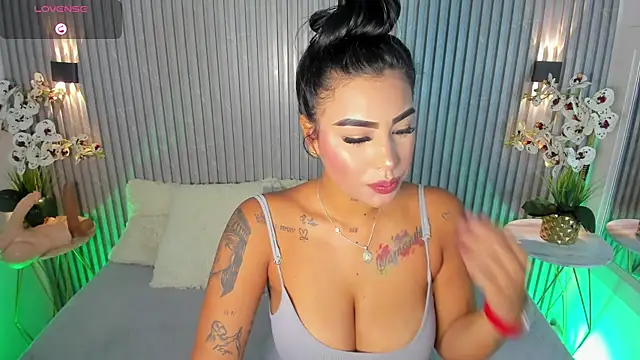 Snapshot of MaddyGray_ chatting on 09/23/25, 04:14 MaddyGray  online show from 09/23/25, 04:14