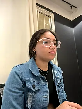 Alyha Cortes online show from 11/21/25, 01:32