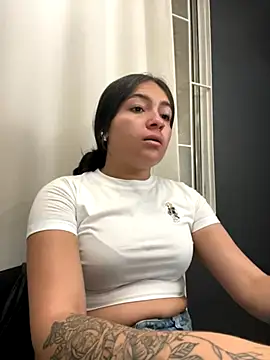 Snapshot of Alyha_Cortes chatting on 09/30/25, 01:39 Alyha Cortes online show from 09/30/25, 01:39
